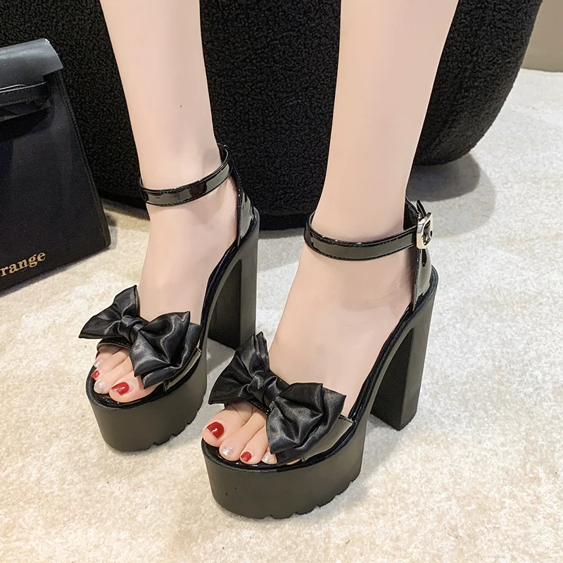 صنادل النساء 2025 أحذية الصيف  - مراجعة Women'S Fashion Trends Summer 2025 وسعره