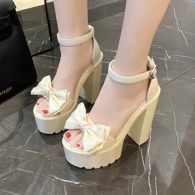 صنادل النساء 2025 أحذية الصيف  - مراجعة Women'S Fashion Trends Summer 2025 وسعره
