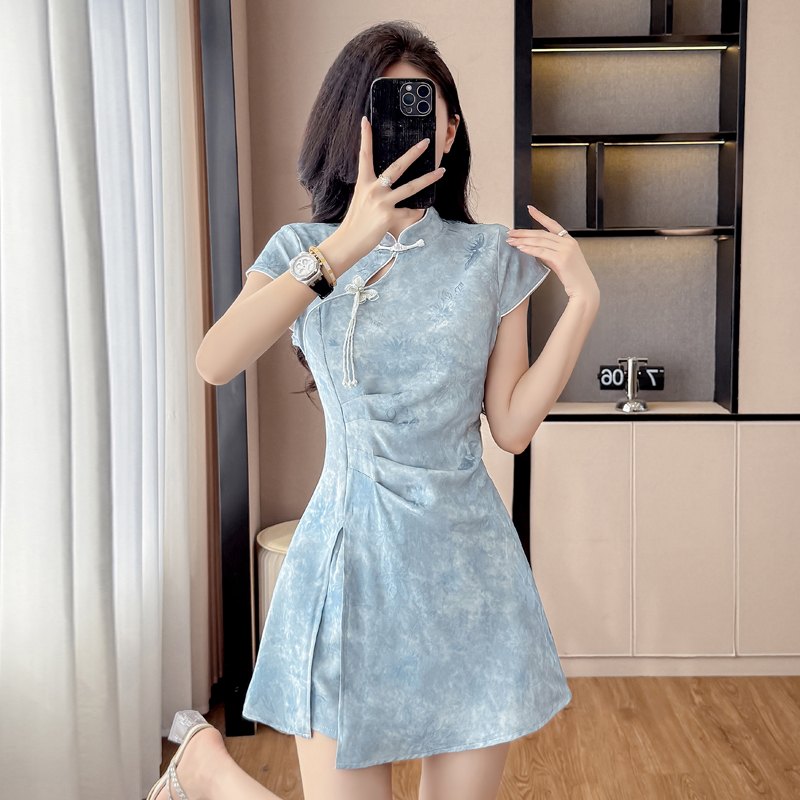 طقم شيونغسام جديد على الطراز ا - مراجعة Ruched Dress Mini وسعره